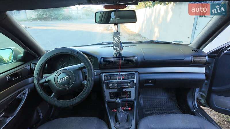Седан Audi A4 1998 в Баре