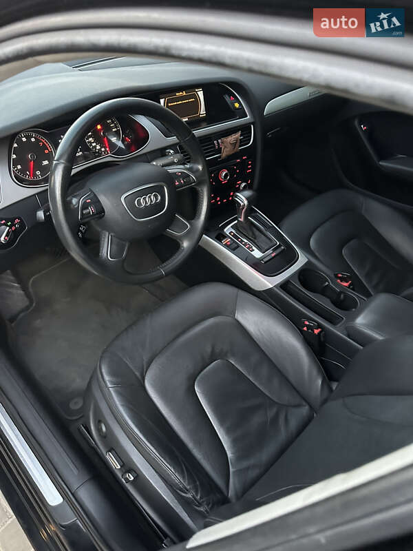 Седан Audi A4 2012 в Виннице