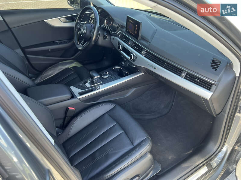 Седан Audi A4 2016 в Киеве