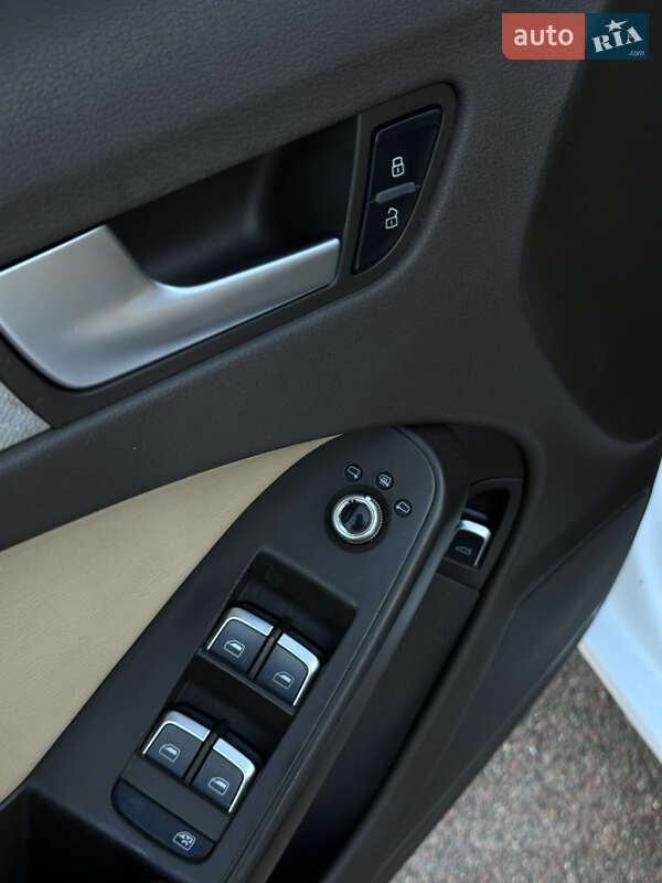 Седан Audi A4 2012 в Киеве