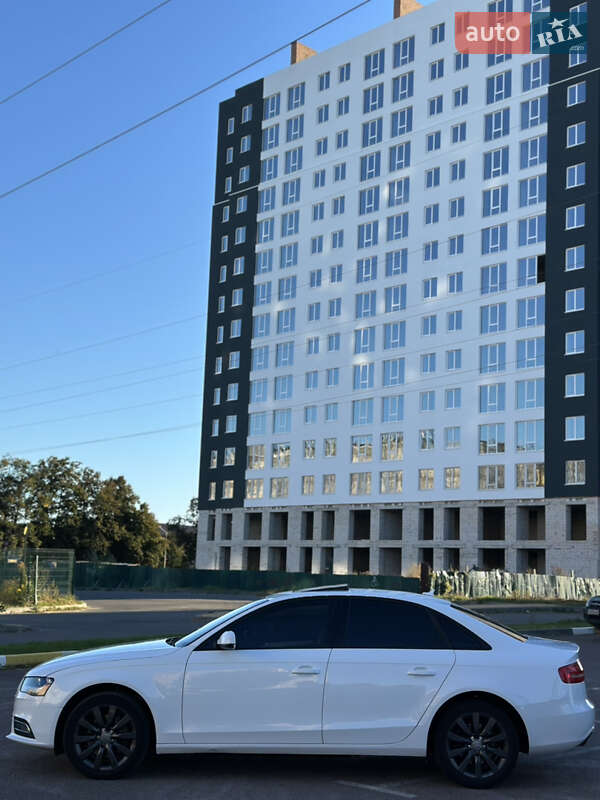 Седан Audi A4 2012 в Киеве