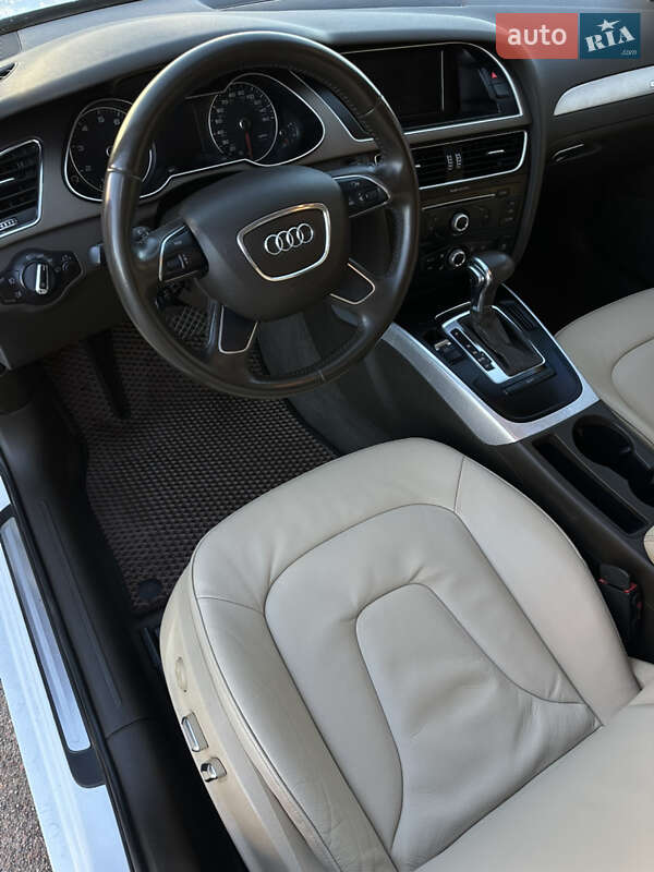 Седан Audi A4 2012 в Киеве