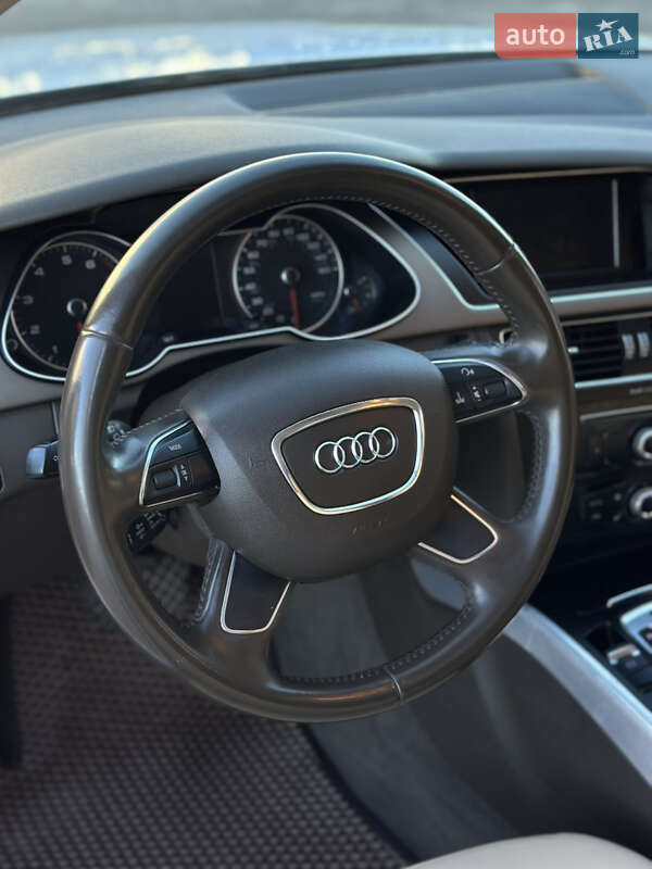 Седан Audi A4 2012 в Киеве