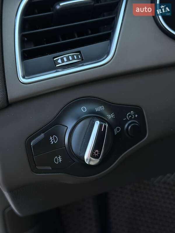 Седан Audi A4 2012 в Киеве