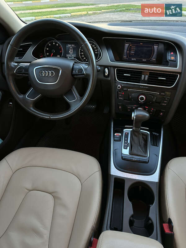 Седан Audi A4 2012 в Киеве