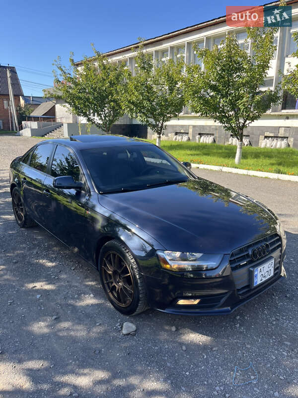 Седан Audi A4 2012 в Хусте