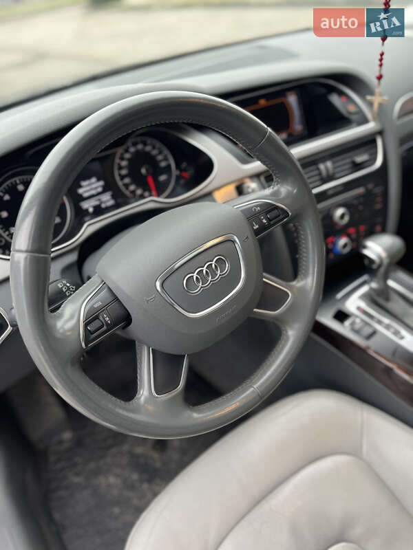 Седан Audi A4 2012 в Хусте