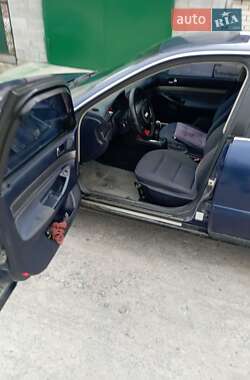Седан Audi A4 2000 в Гнивани