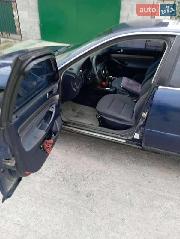 Седан Audi A4 2000 в Гнивани