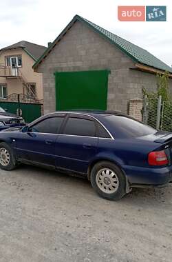 Седан Audi A4 2000 в Гнивани
