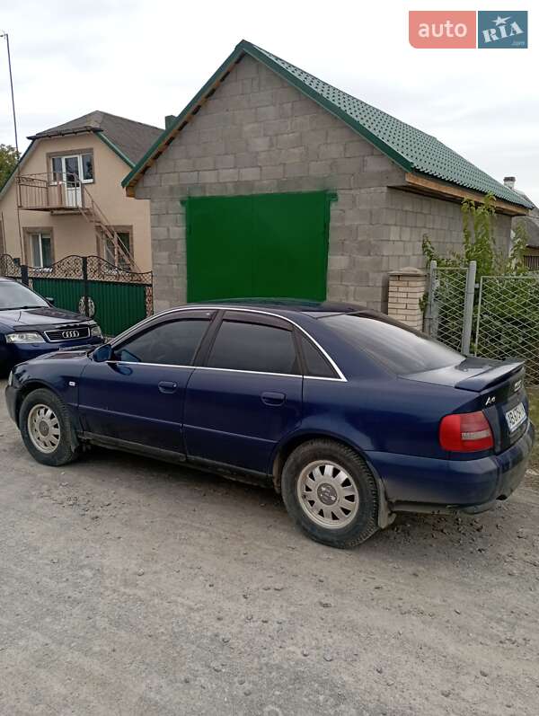 Седан Audi A4 2000 в Гнивани