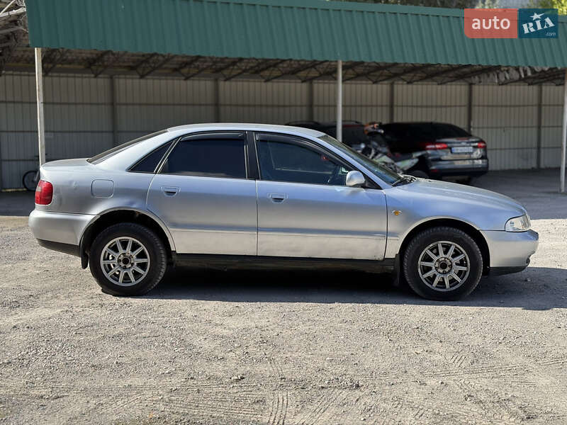 Седан Audi A4 1997 в Шостке
