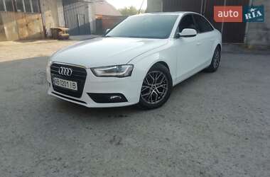Седан Audi A4 2012 в Тульчині
