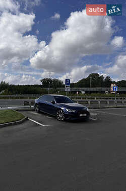 Седан Audi A4 2021 в 