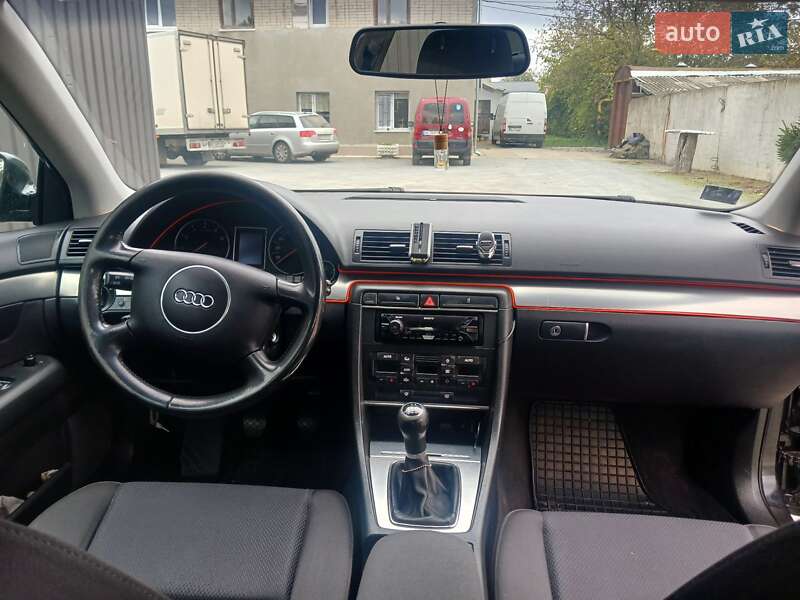 Седан Audi A4 2002 в Ровно