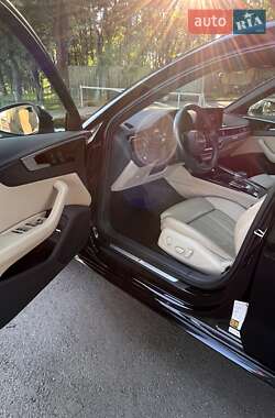 Седан Audi A4 2020 в 