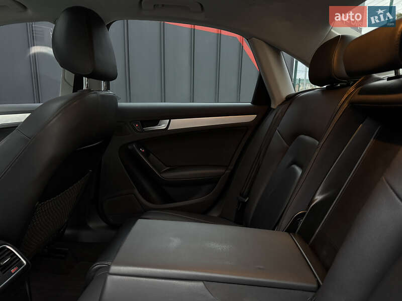 Седан Audi A4 2015 в Луцке