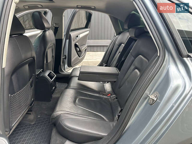 Седан Audi A4 2011 в Дніпрі