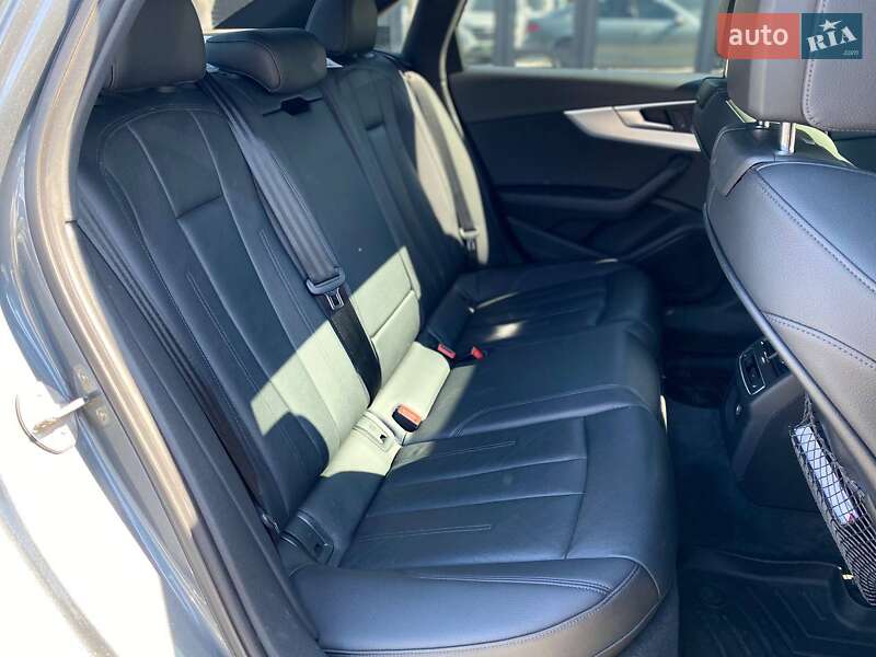 Седан Audi A4 2016 в Киеве