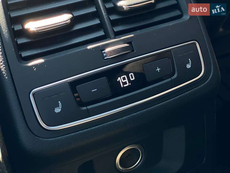 Седан Audi A4 2016 в Киеве