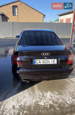 Седан Audi A4 1998 в 