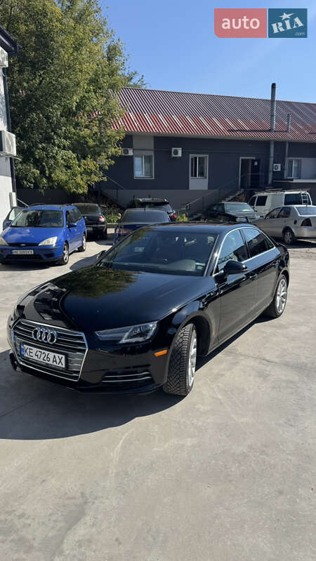 Седан Audi A4 2016 в 
