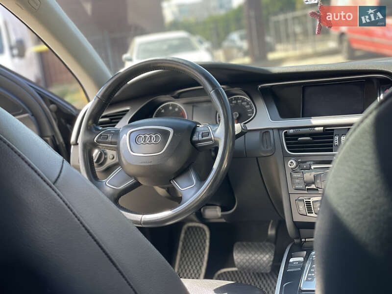 Седан Audi A4 2013 в Одесі