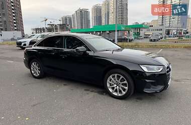 Седан Audi A4 2022 в 
