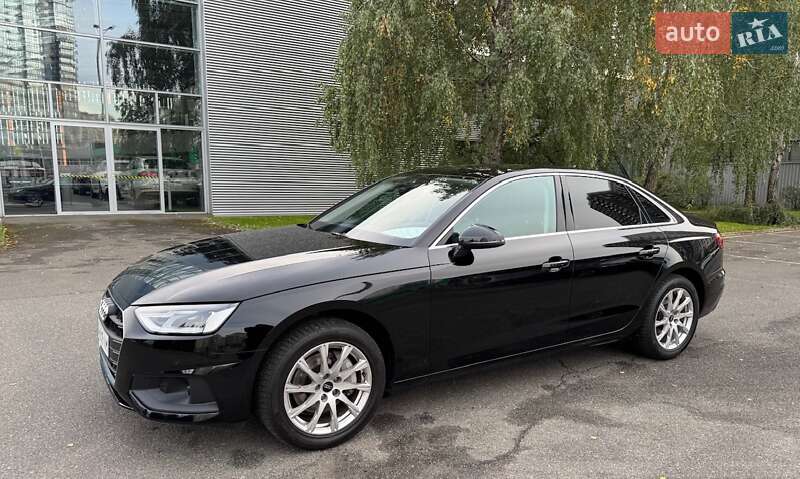 Седан Audi A4 2022 в Киеве
