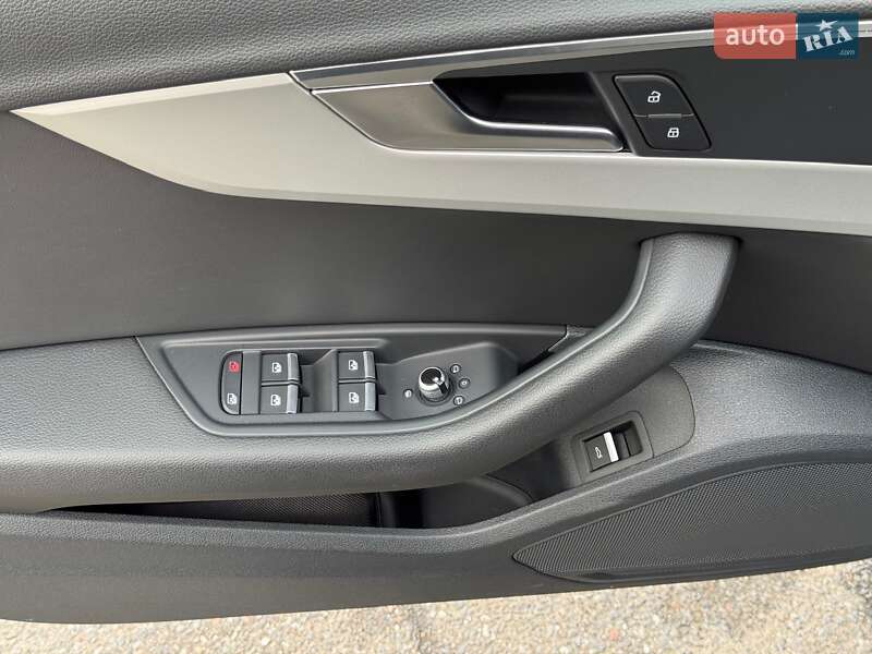 Седан Audi A4 2022 в Киеве