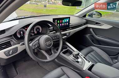 Седан Audi A4 2022 в 