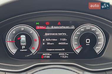 Седан Audi A4 2022 в 