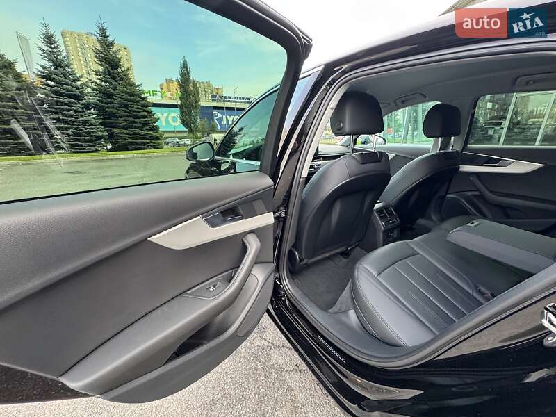 Седан Audi A4 2022 в Киеве