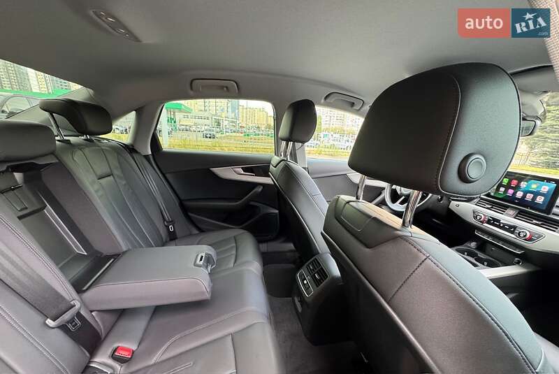 Седан Audi A4 2022 в Киеве