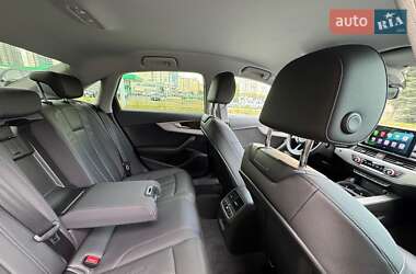 Седан Audi A4 2022 в 