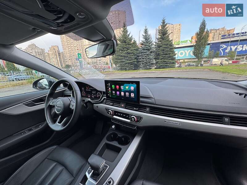 Седан Audi A4 2022 в Киеве