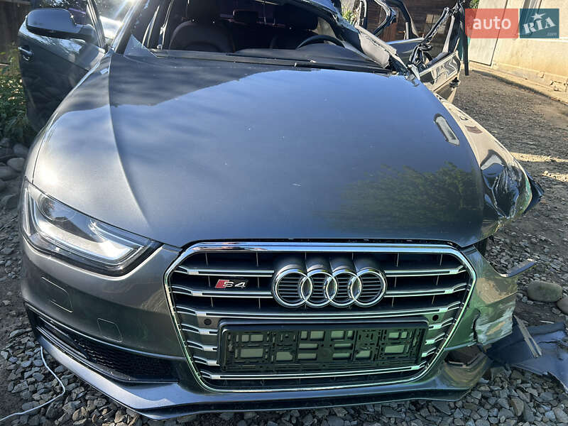 Седан Audi A4 2015 в Ивано-Франковске