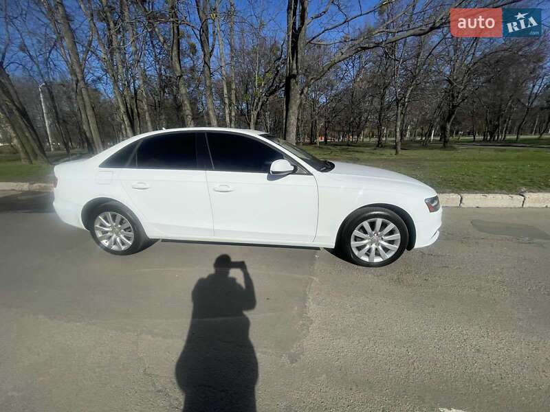 Седан Audi A4 2014 в Харькове