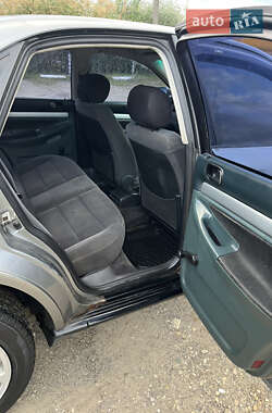 Седан Audi A4 1995 в 