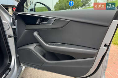 Седан Audi A4 2021 в 