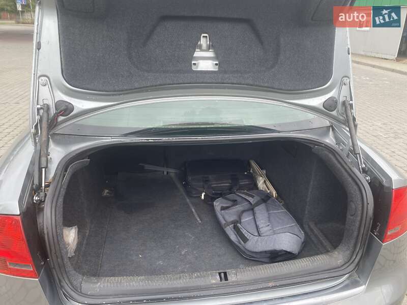 Седан Audi A4 2004 в Коростене