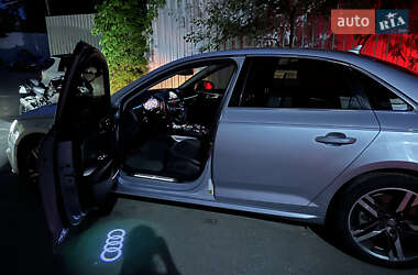 Седан Audi A4 2018 в 