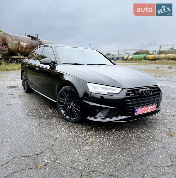 Седан Audi A4 2019 в Вінниці