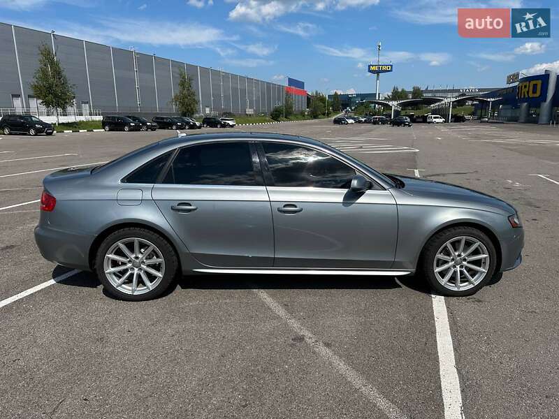 Седан Audi A4 2010 в Ровно