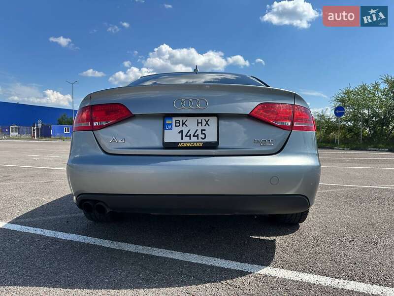 Седан Audi A4 2010 в Ровно