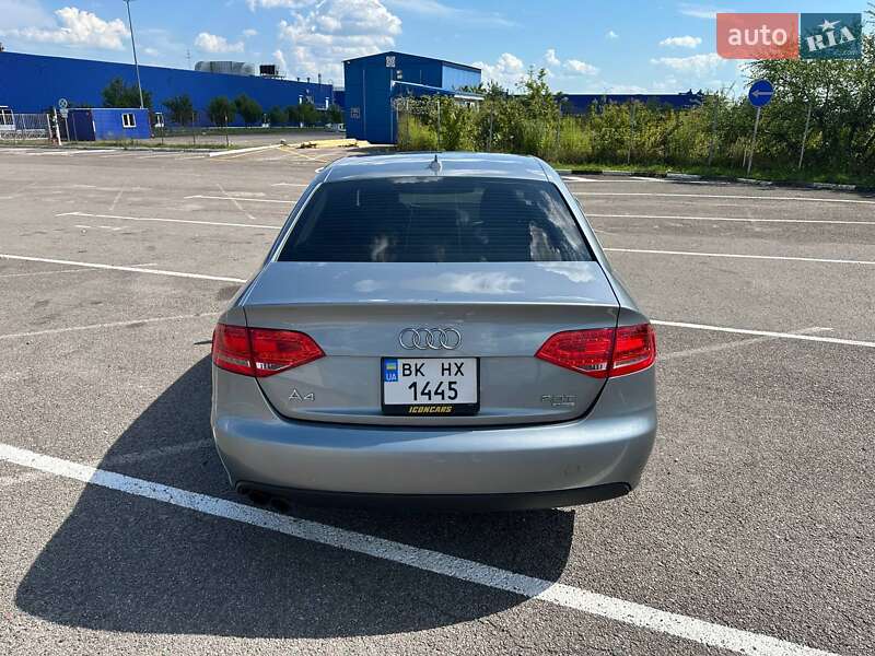 Седан Audi A4 2010 в Ровно