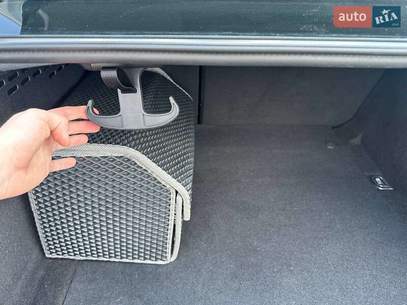 Седан Audi A4 2010 в Ровно