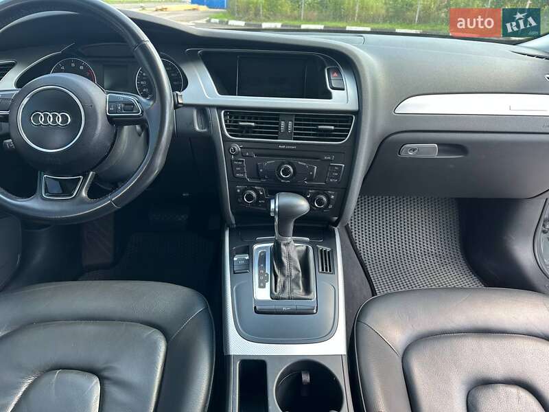 Седан Audi A4 2010 в Ровно