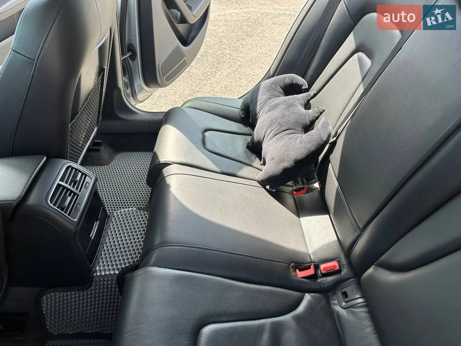 2010 Audi A4 - мініатюра 35