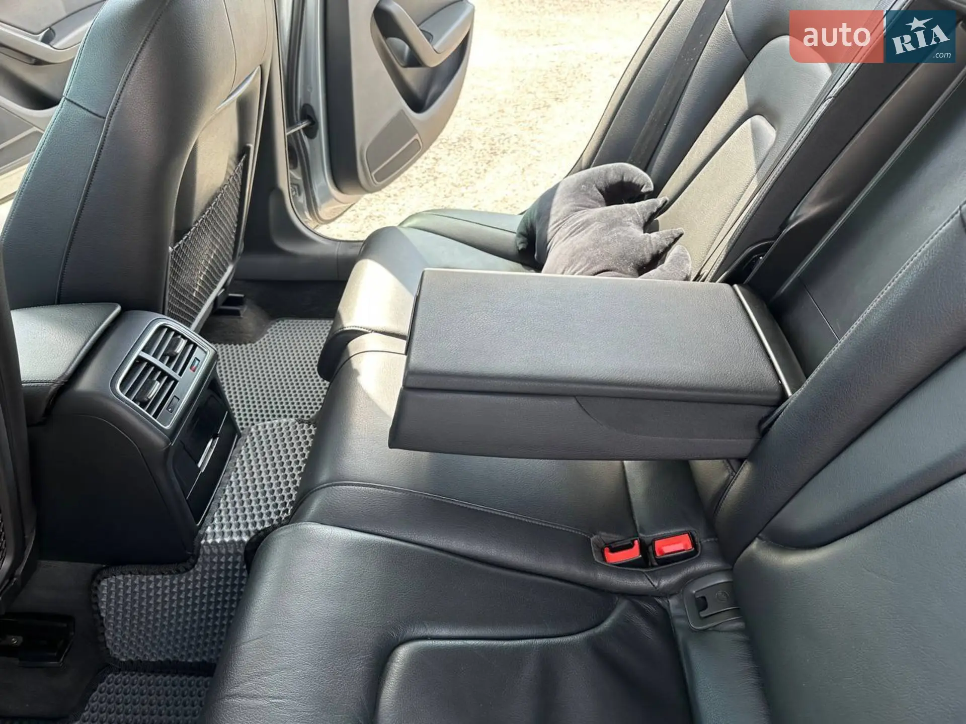 2010 Audi A4 - мініатюра 36